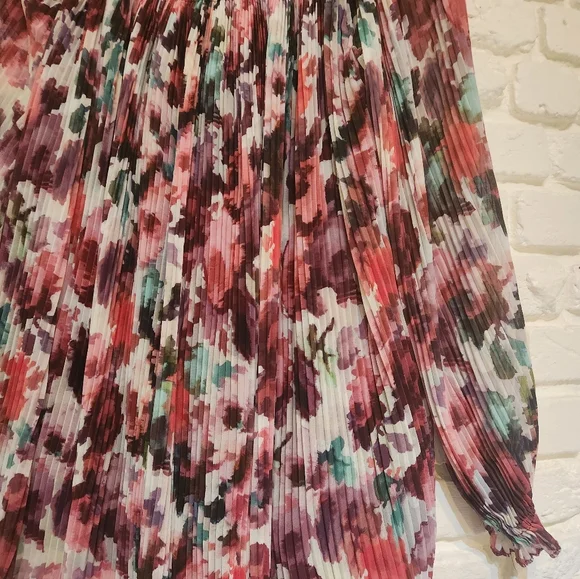 St.John Burgundy Floral Pleated Women's Top Long Sleeve - Multicolor Sz L - Picture 4 of 10